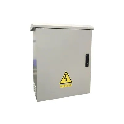 Distributed photovoltaic combiner box wiring
